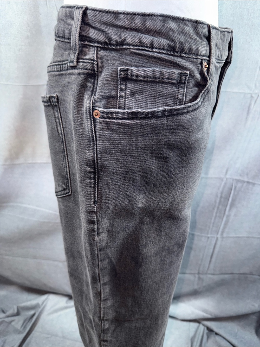 2859-Old Navy Women's Black Straight-Leg Jeans - Picture 2 of 4